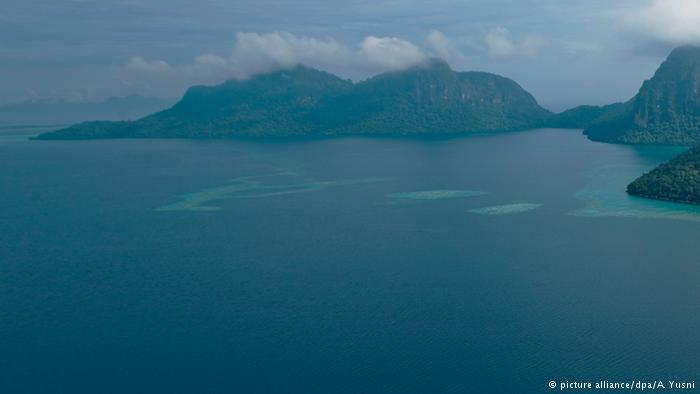 Ten Indonesians hijacked on ship in Philippine waters